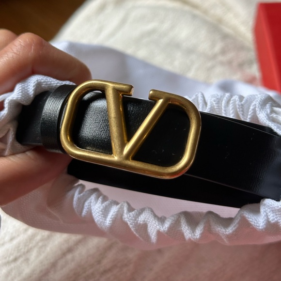 Brand new in packaging VALENTINO REVERSIBLE VLOGO BELT IN GLOSSY CALFSKIN 20 MM - Picture 10 of 12